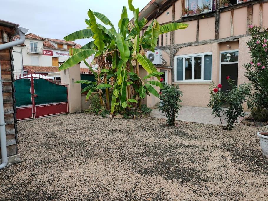 Meuble 3 Etoiles Dans Un Petit Village Du Gers Villecomtal-Sur-Arros Exteriör bild