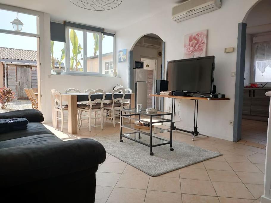 Meuble 3 Etoiles Dans Un Petit Village Du Gers Villecomtal-Sur-Arros Exteriör bild