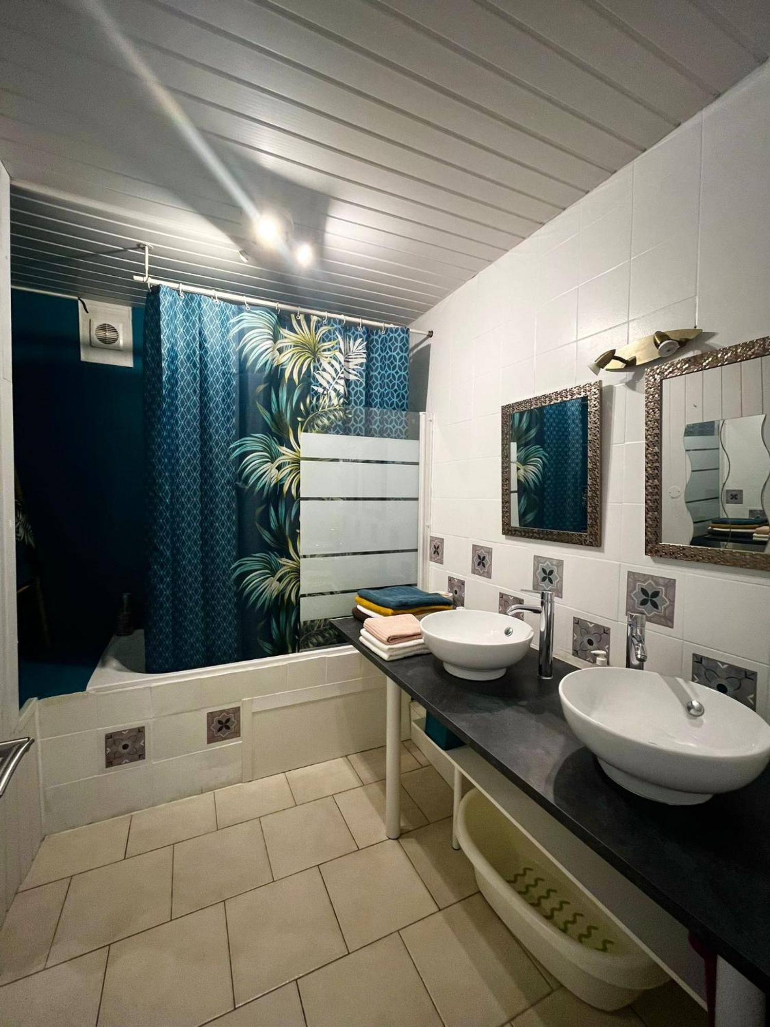 Meuble 3 Etoiles Dans Un Petit Village Du Gers Villecomtal-Sur-Arros Exteriör bild