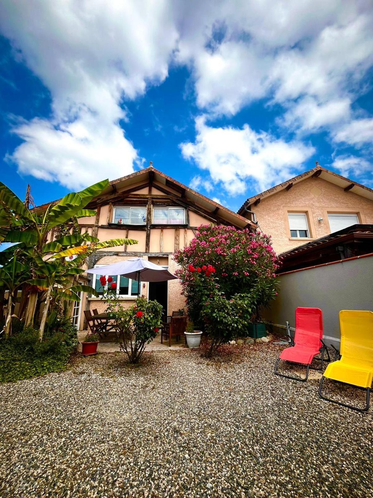 Meuble 3 Etoiles Dans Un Petit Village Du Gers Villecomtal-Sur-Arros Exteriör bild